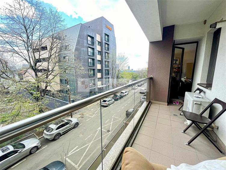 Apartament cu 2 camere semidecomandat, mobilat în Băneasa