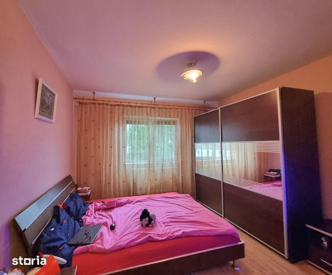 Apartament cu 3 camere decomandat, mobilat în Mioriței