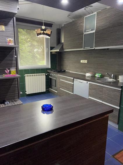 Apartament cu 3 camere decomandat în Titan