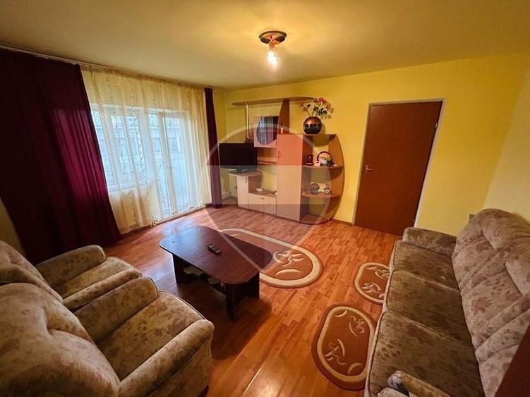 Apartament cu 2 camere semidecomandat, mobilat în Central