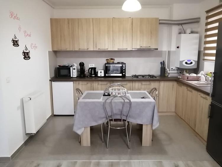 Apartament cu 2 camere decomandat în Tractorul
