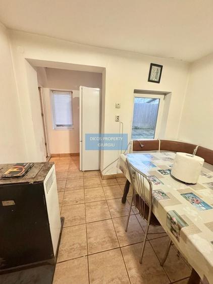 Casă individuală cu 5 camere cu Canalizare în Sud-Vest