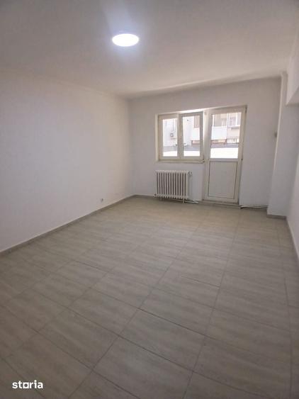 Apartament cu 3 camere decomandat în Parincea