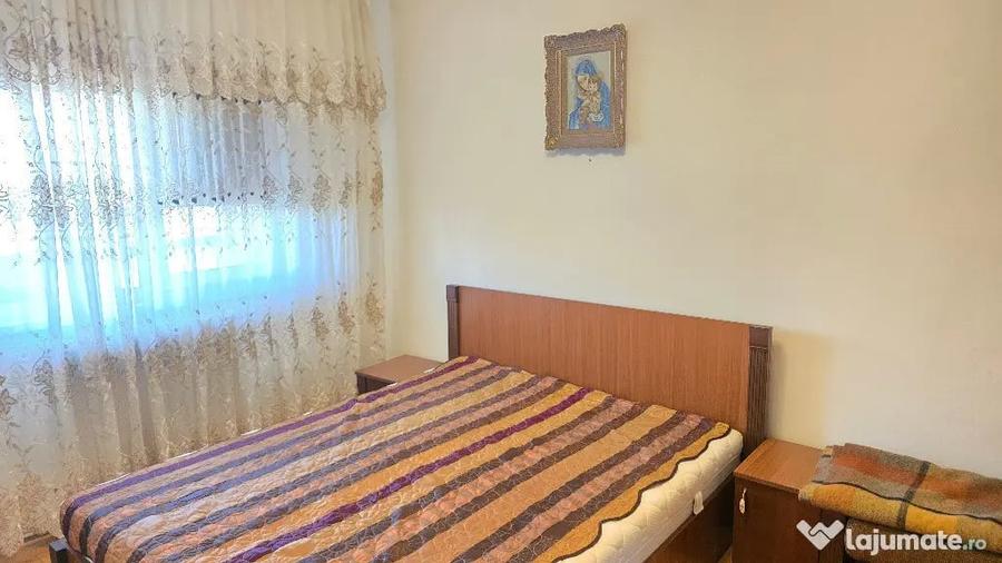 Apartament cu 4 camere decomandat în Decebal