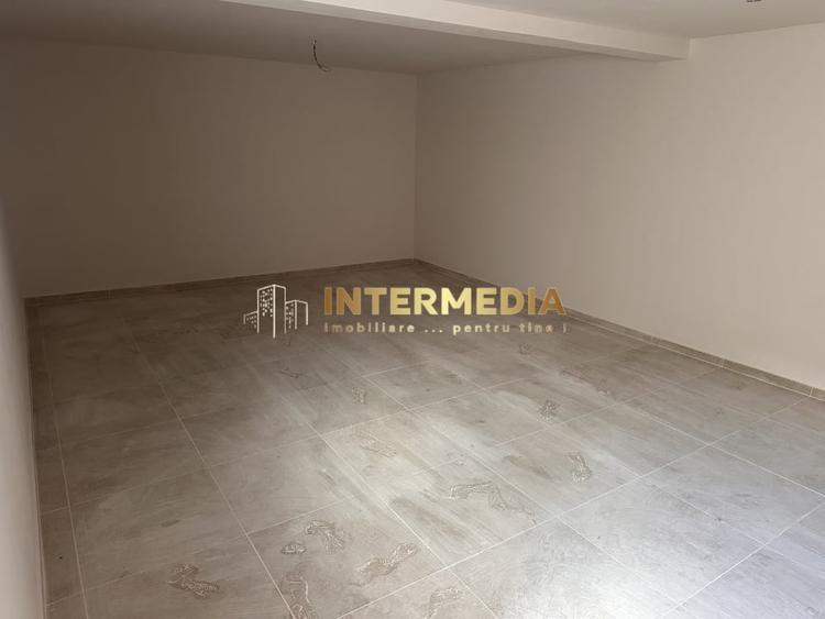 Casă individuală cu 4 camere cu Canalizare în Cetate