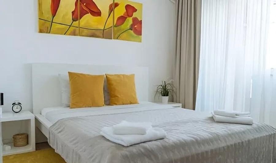 Apartament cu 3 camere decomandat, mobilat în P-ța Romană