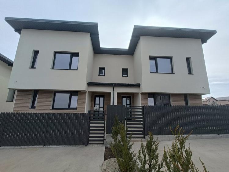 Duplex cu 4 camere cu Teren 250 Mp în Popas Păcurari