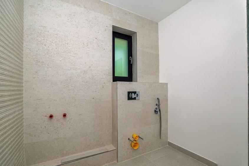 Casă individuală cu 5 camere cu Canalizare în Argeșelu