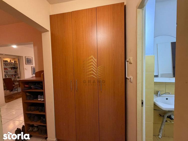 Apartament cu 4 camere decomandat în Decebal