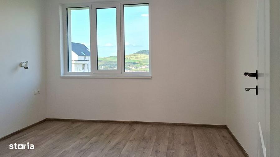 Casă cu 4 camere în Corușu
