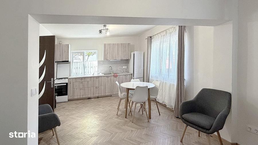 Casă cu 9 camere cu Teren 400 Mp în Dârste