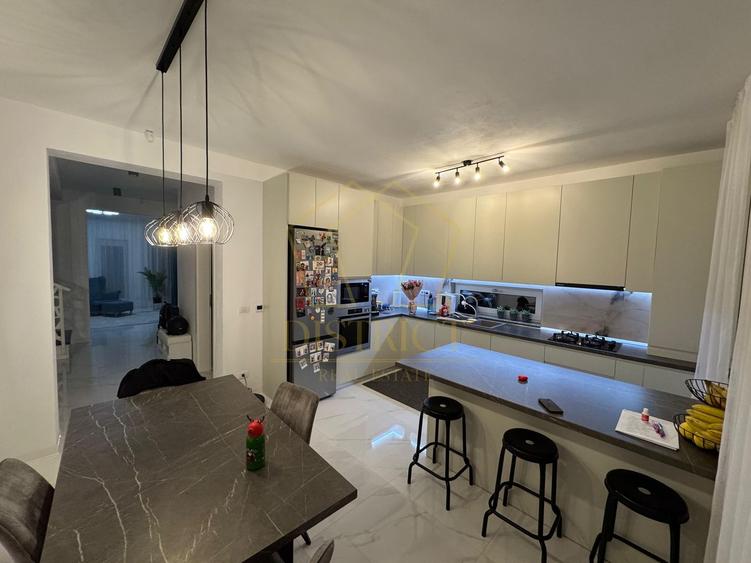Duplex cu 4 camere cu Canalizare în Chișoda