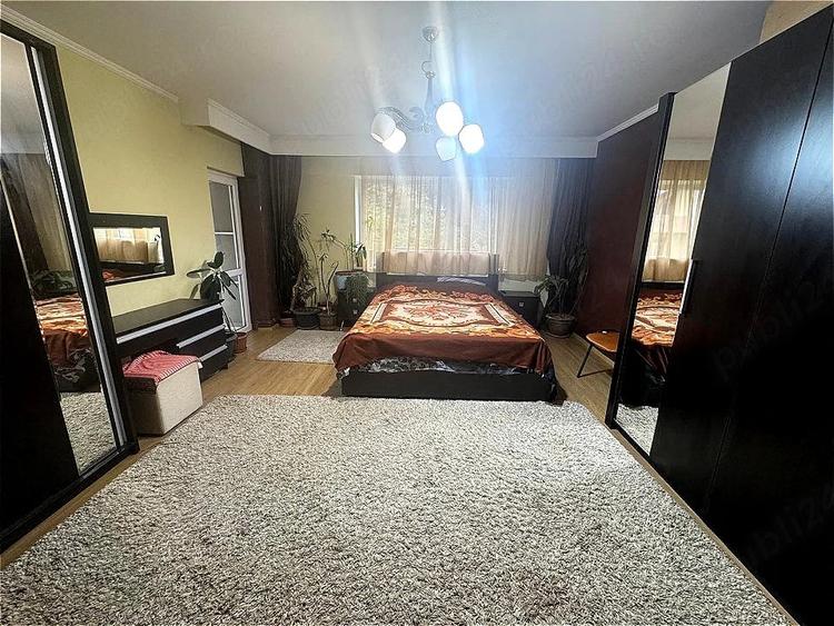 Apartament cu 3 camere decomandat în Frații Golești
