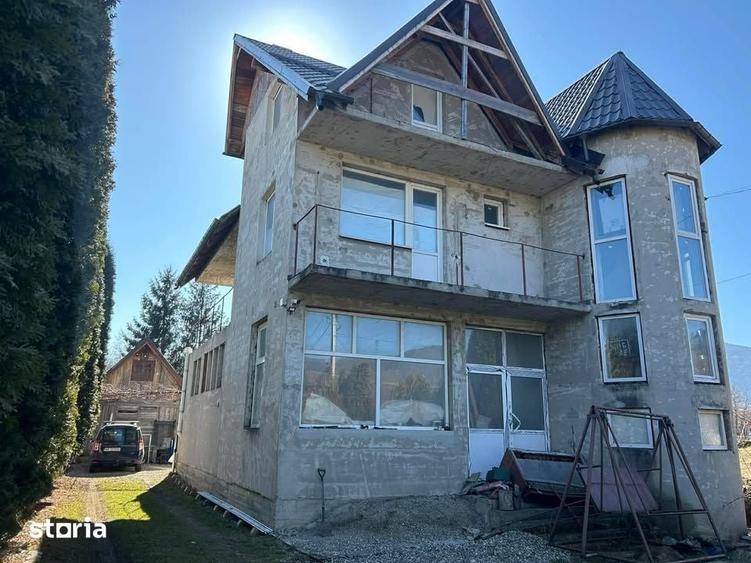 Casă cu 5 camere cu Teren 1000 Mp în Pângărați
