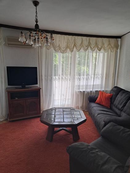 Apartament cu 3 camere decomandat în Obor