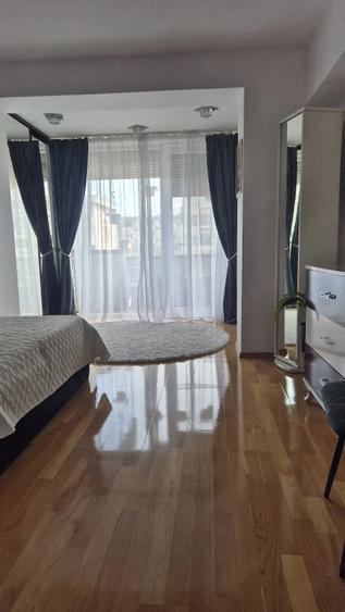 Apartament cu 4 camere decomandat în 22 Decembrie