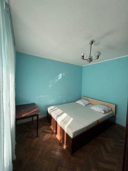 Apartament cu 3 camere decomandat, mobilat în Central