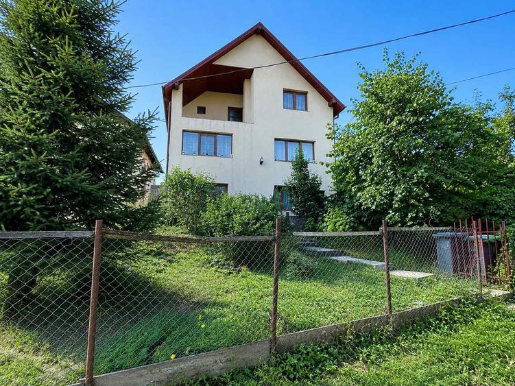 Casă individuală cu 5 camere cu Teren 2002 Mp în Central