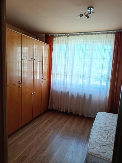 Apartament cu 3 camere semidecomandat în Drumul Taberei