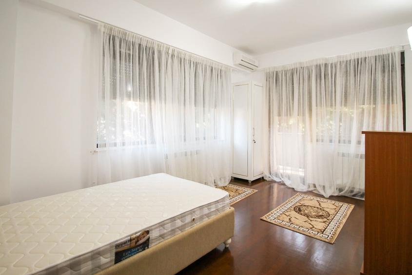 Apartament cu 4 camere semidecomandat, mobilat în Iancu Nicolae