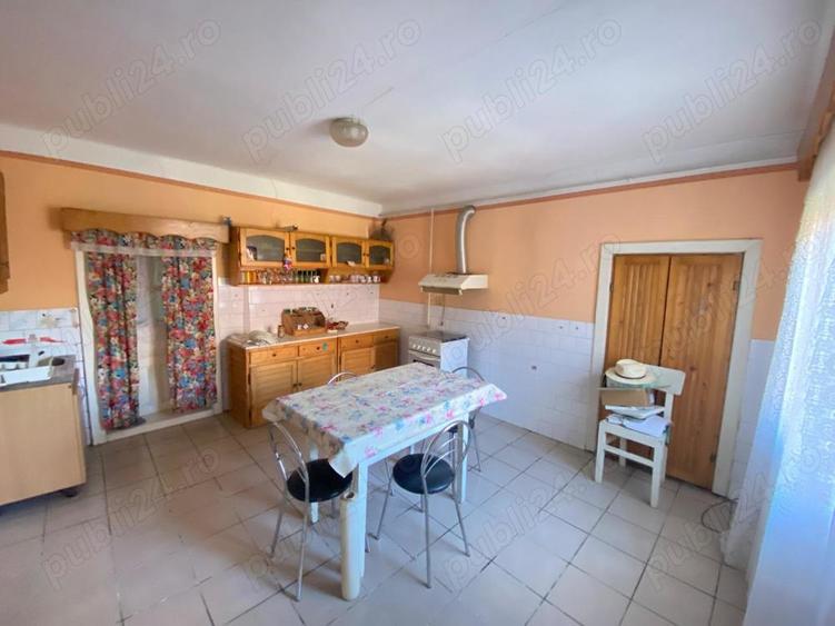 Casă cu 4 camere în Central
