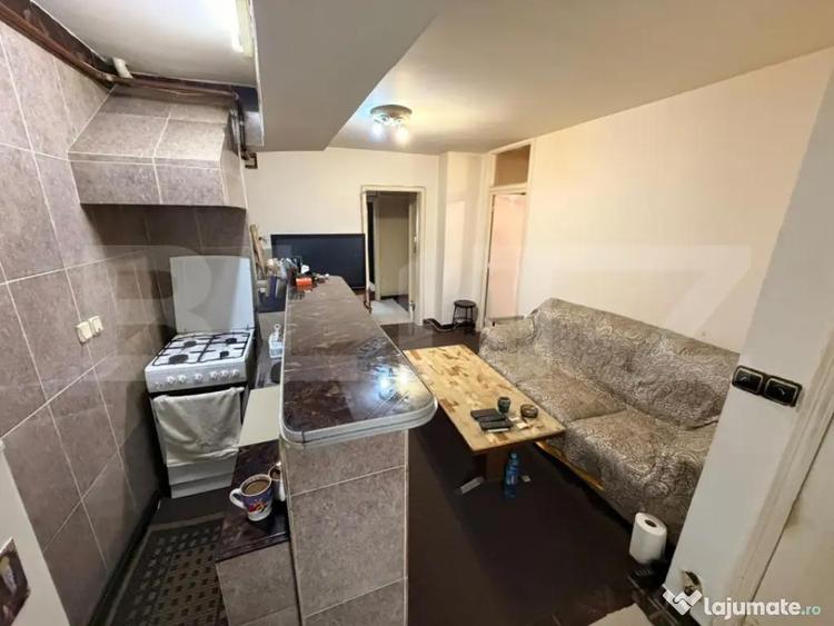 Apartament cu 3 camere decomandat, mobilat în Calea București