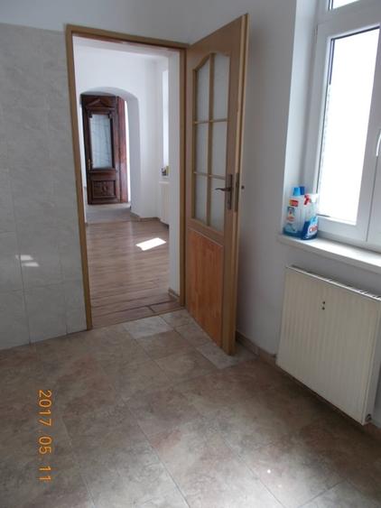 Casă individuală cu 7 camere cu Canalizare în Calea Călărașilor