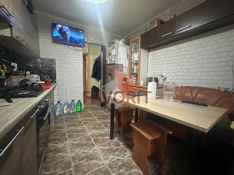 Apartament cu 4 camere decomandat, mobilat în Steaua