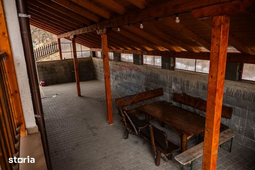Casă cu Teren 3300 Mp în Iara