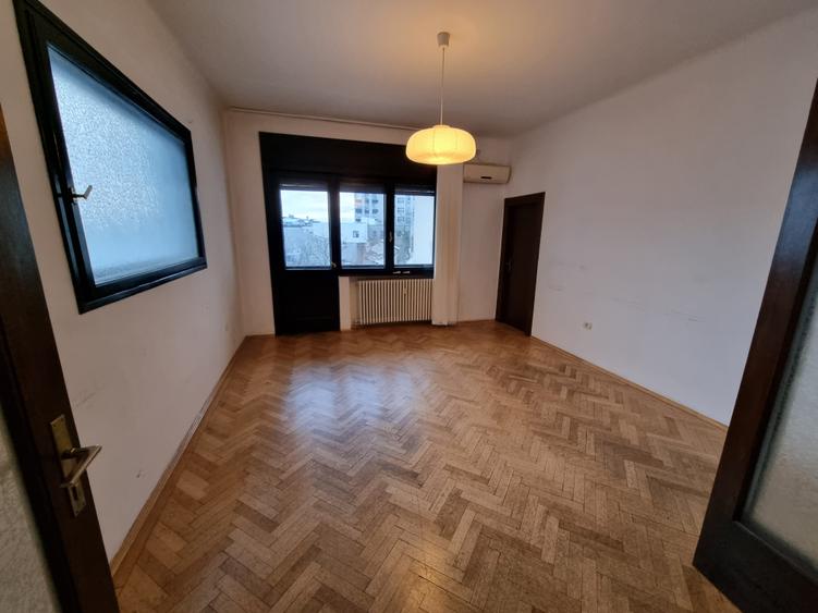 Birou, de 111 mp, în Romană