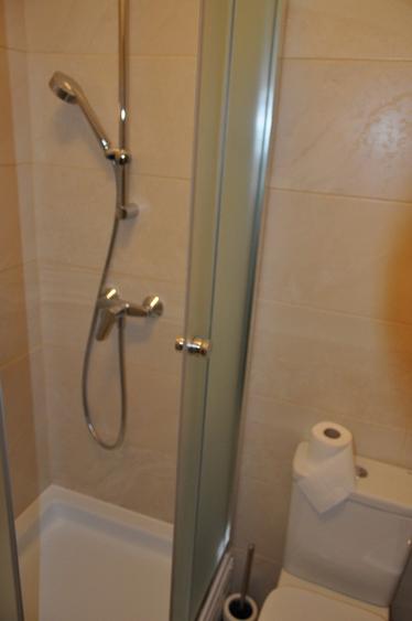 Apartament cu 3 camere decomandat, mobilat în Complex Studențesc