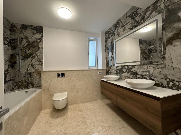 Casă individuală cu 7 camere cu Canalizare în Herăstrău