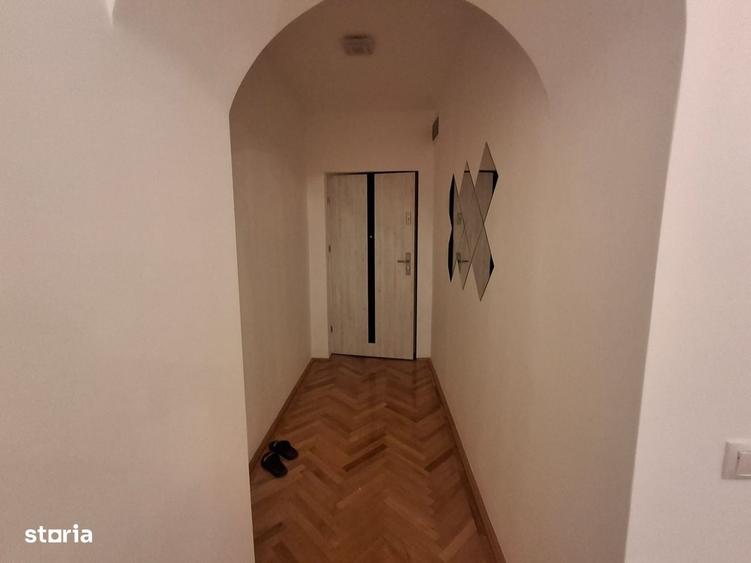 Apartament cu 3 camere decomandat, mobilat în Trei Stejari