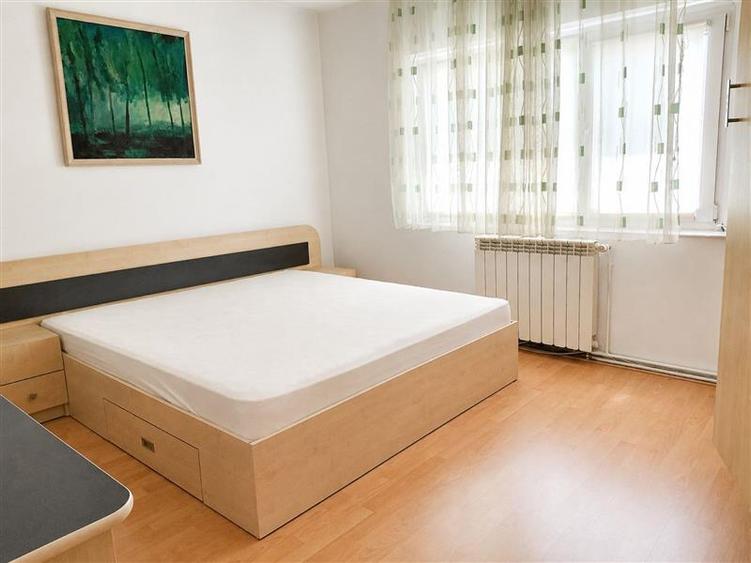 Apartament cu 4 camere decomandat, mobilat în Ultracentral