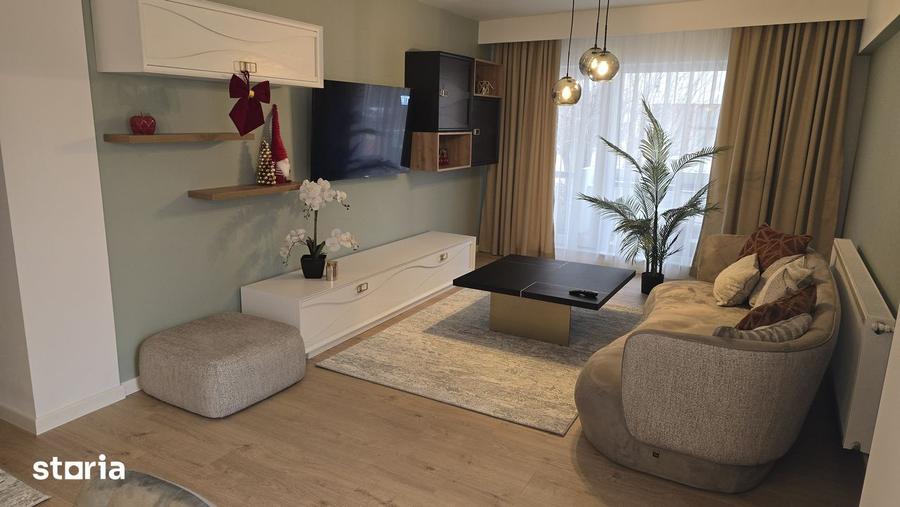 Apartament cu 4 camere decomandat în Micul Dallas