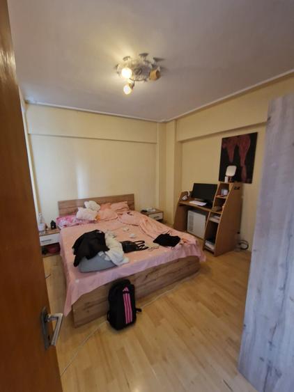 Apartament cu 2 camere decomandat în Hala Centrală