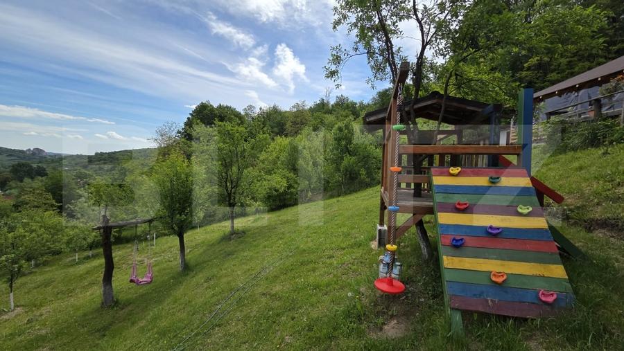 Casă individuală cu 3 camere cu Teren 4300 Mp în Ampoița