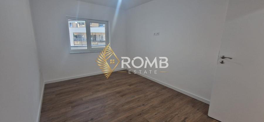 Apartament cu 3 camere decomandat în Florești