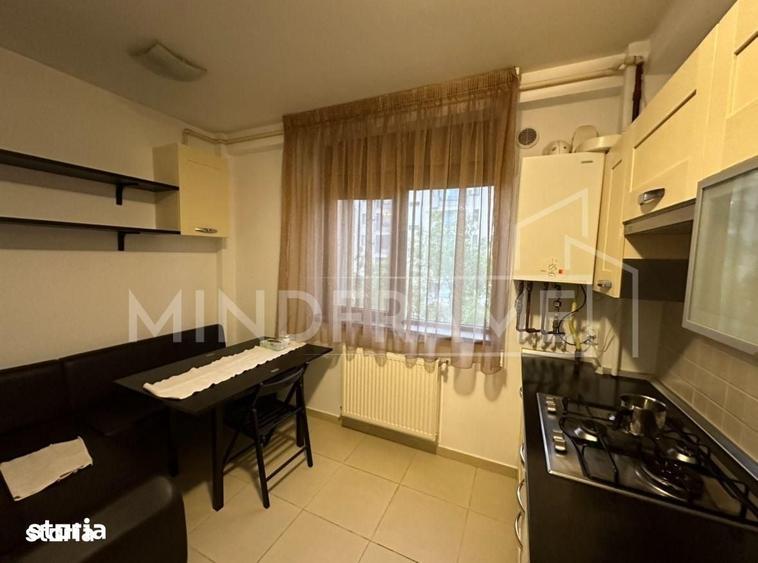 Apartament cu 3 camere în Apărătorii Patriei