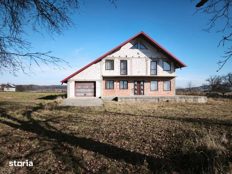 Casă cu 5 camere cu Teren 1792 Mp în Central