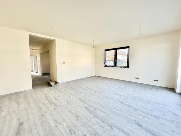 Duplex cu 4 camere cu Canalizare în Moșnița Nouă
