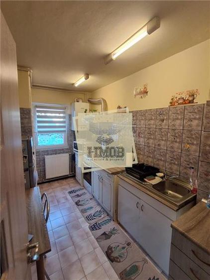 Apartament cu 3 camere decomandat, mobilat în Calea Poplăcii