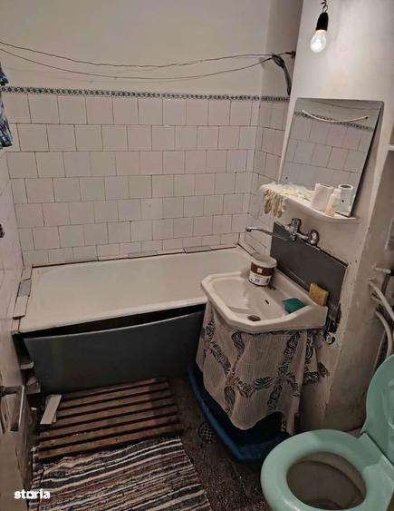 Apartament cu 2 camere semidecomandat în Craiovița Nouă