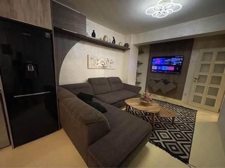 Apartament cu 2 camere semidecomandat, mobilat în Central