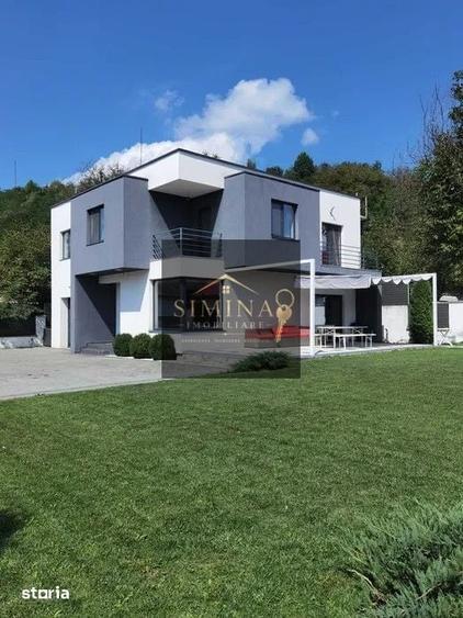 Casă cu 4 camere cu Teren 730 Mp în Corunca