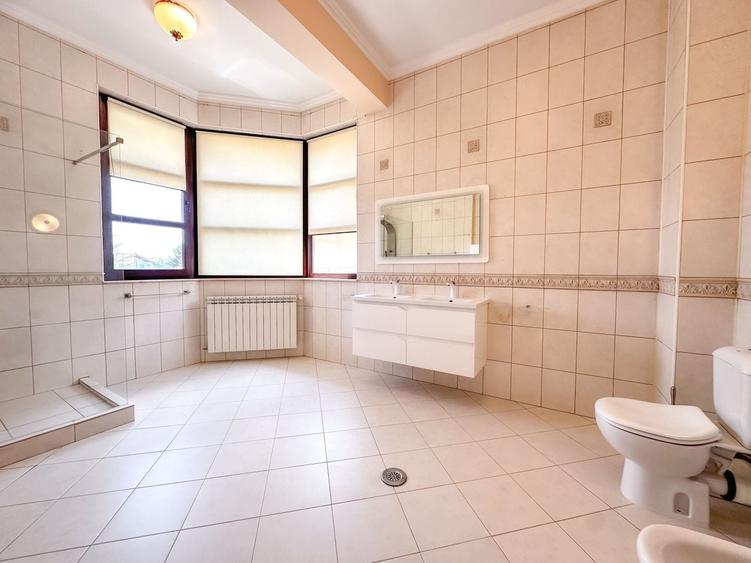 Casă individuală cu 8 camere cu Piscina în Pipera