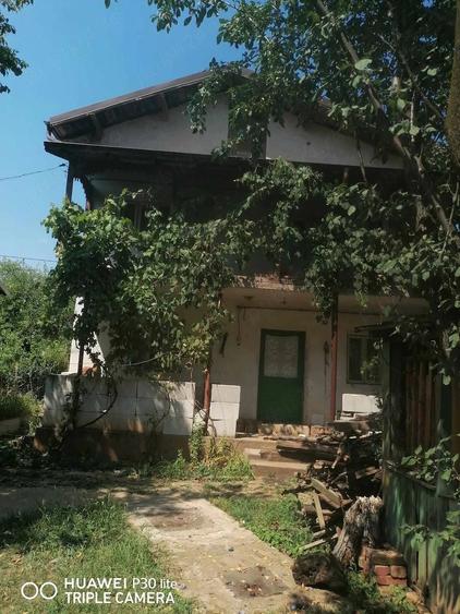 Casă cu 9 camere cu Teren 1000 Mp în Central