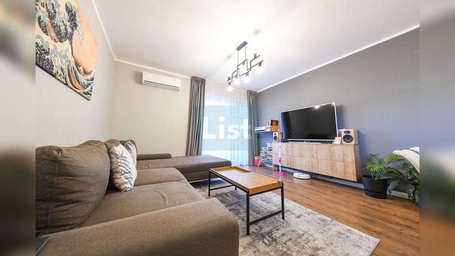 Apartament cu 3 camere semidecomandat, mobilat în Europa
