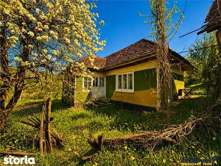 Casă cu 2 camere cu Teren 3400 Mp în Acățari