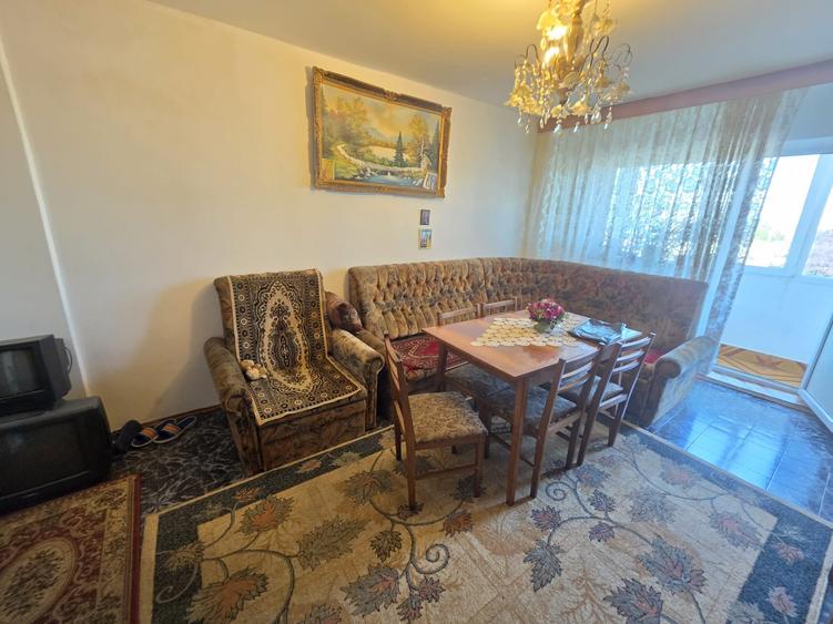 Apartament cu 2 camere semidecomandat în Craiter